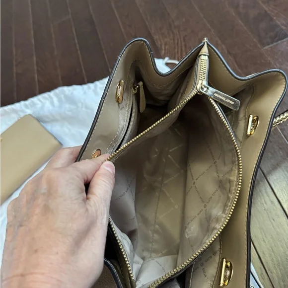 Michael Kors purse and wallet - Picture 2 of 16